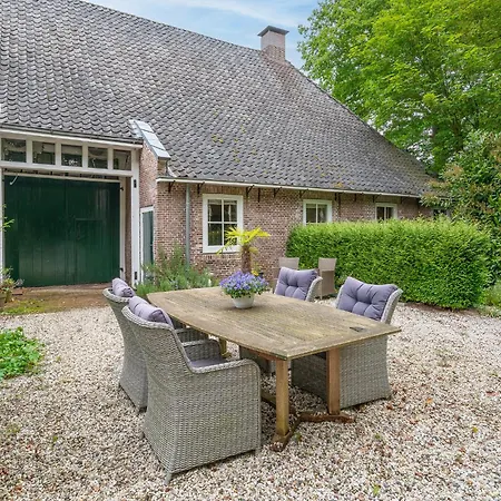 Holiday home Zwaluwenburg 8 *